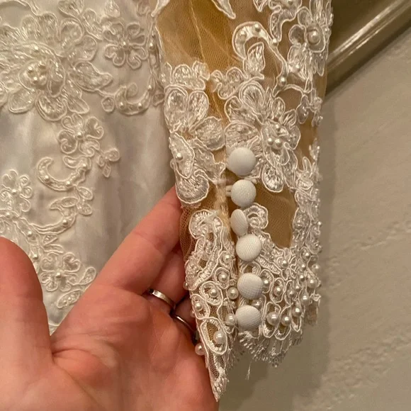 One of a kind size 2 Wedding Gown Street Size 0 Off the Shoulder NWT Pearl Bead